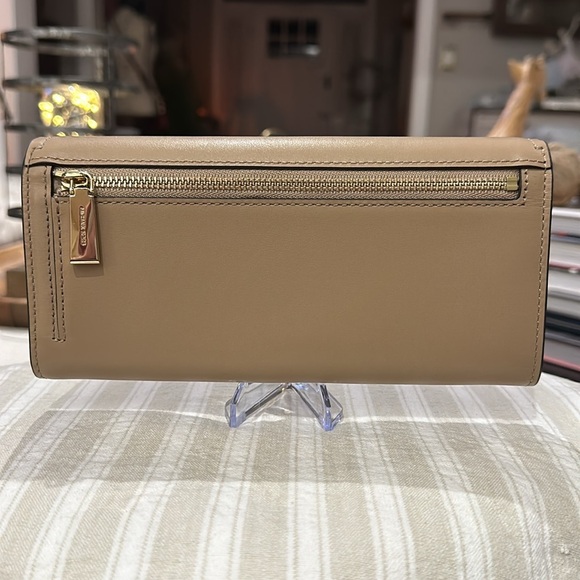 Authentic Michael Kors Hamilton Legacy Large Leather Wallet, in Camel. GORGEOUS - Picture 3 of 16